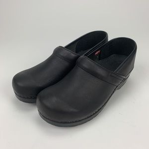 Sanita women’s Margo clogs shoes black slip on